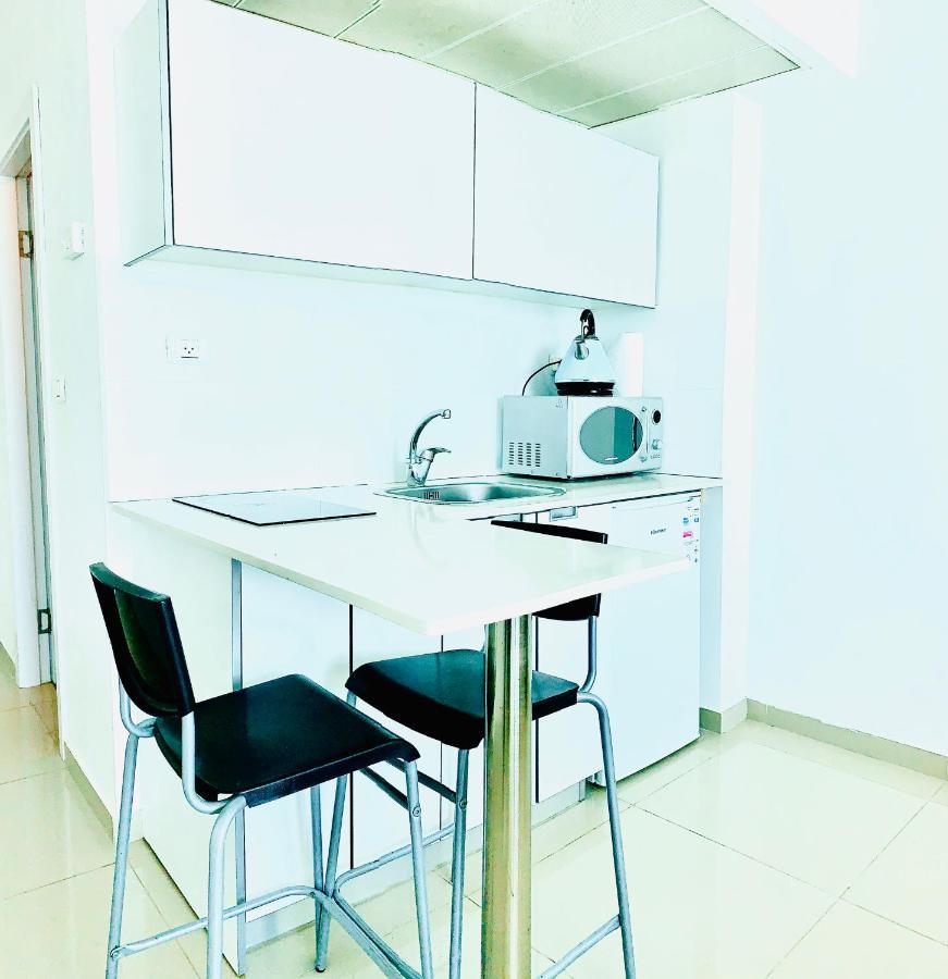 Sea Breeze Apartments Netanya Exterior photo
