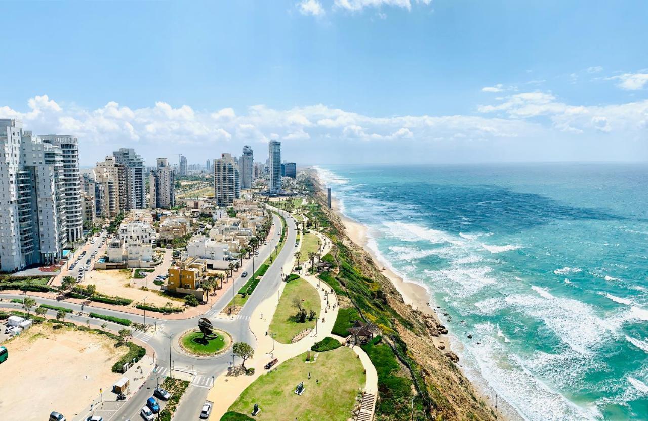 Sea Breeze Apartments Netanya Exterior photo