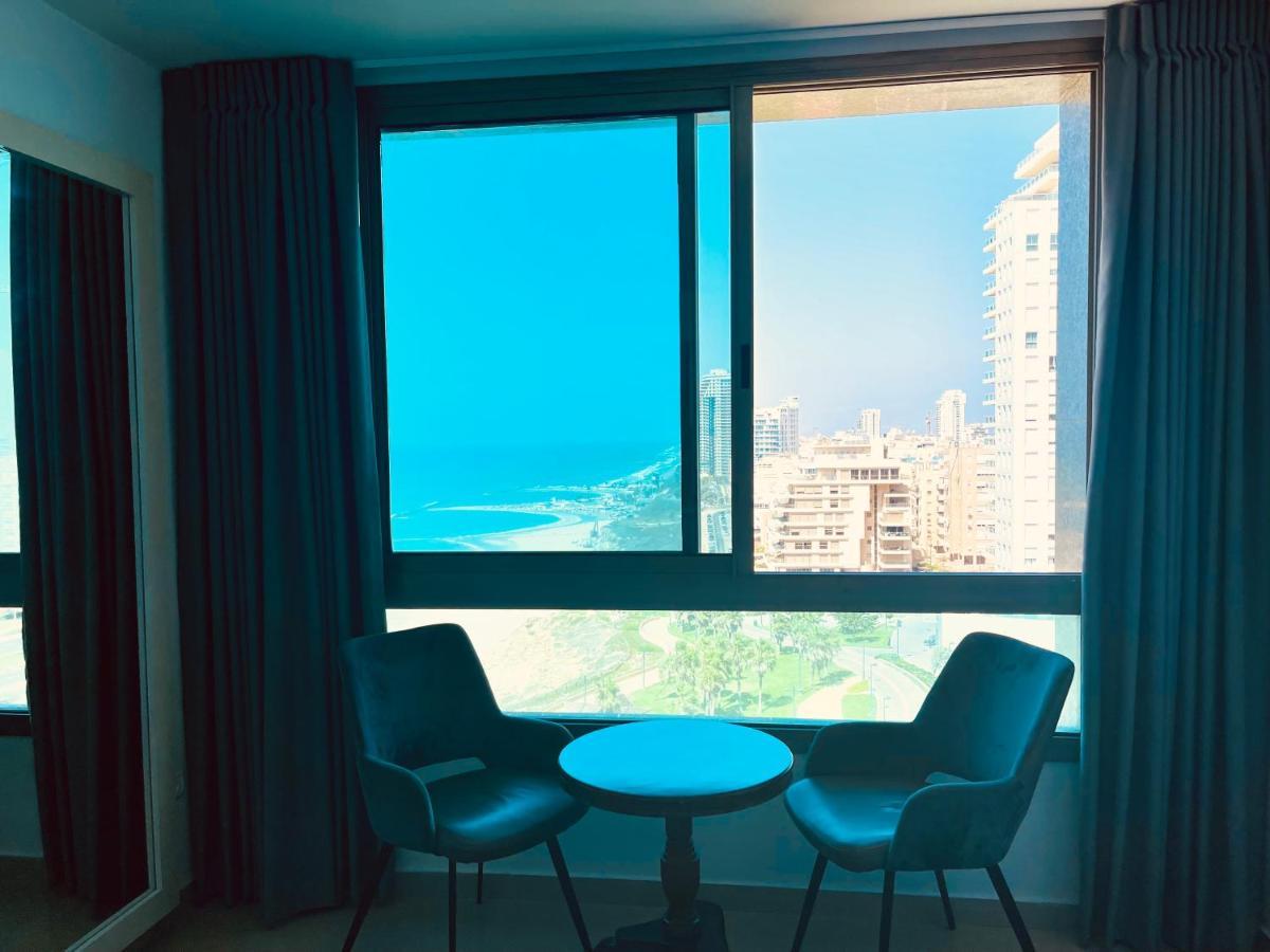 Sea Breeze Apartments Netanya Exterior photo